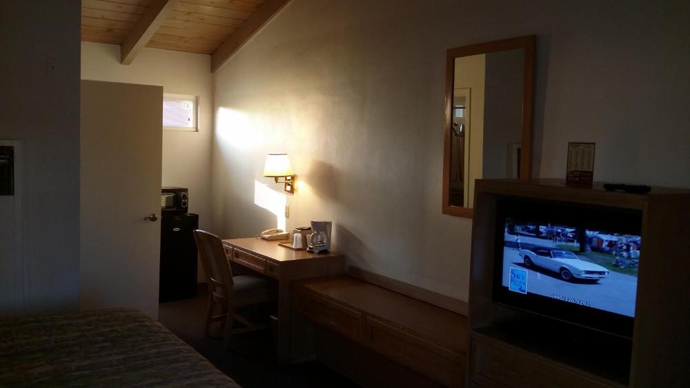 Queen Room interior